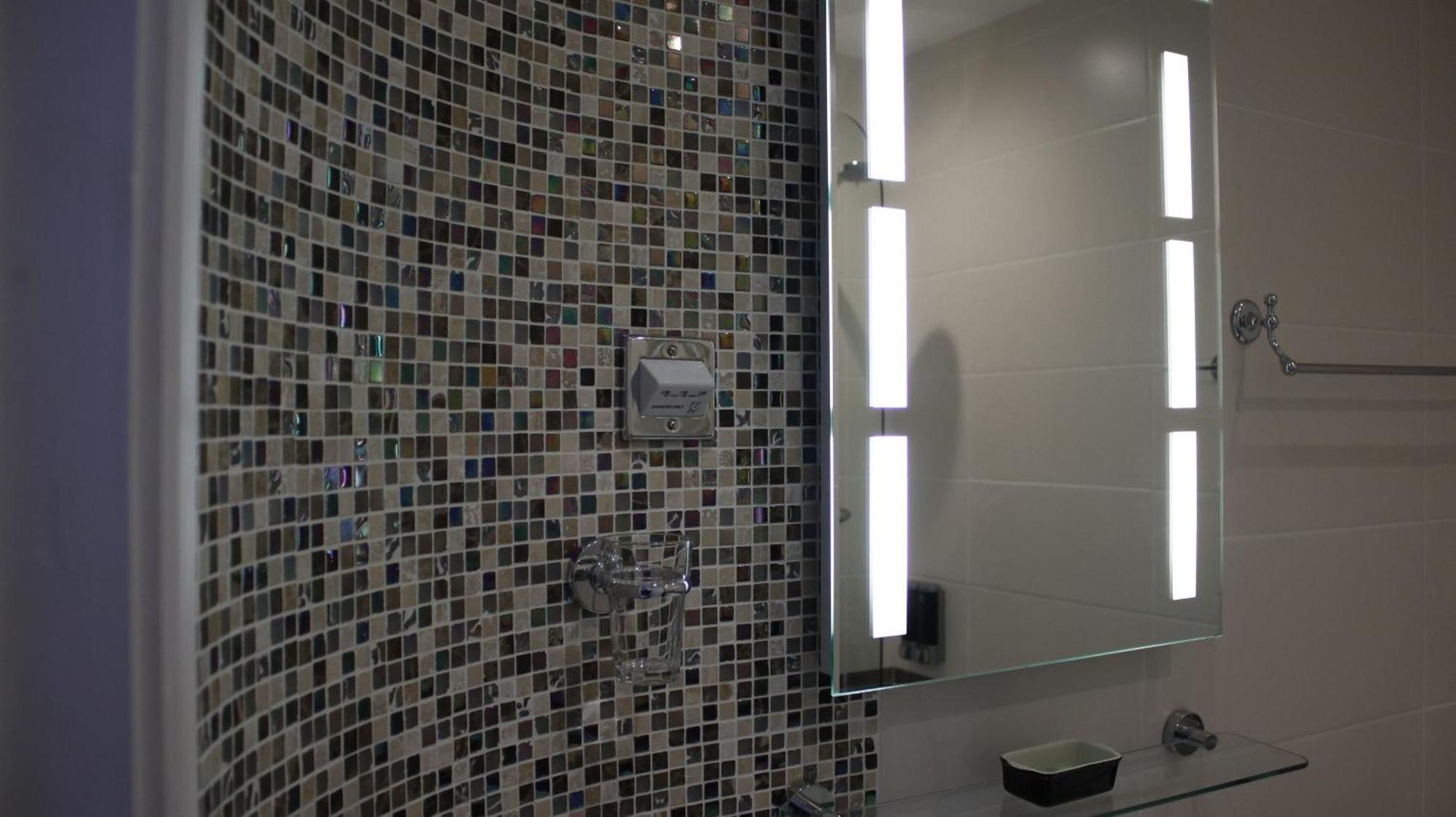 Bowness Bay Suites (Adults Only) מראה חיצוני תמונה