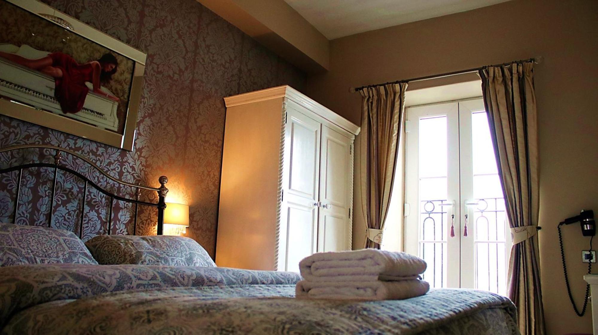 Bowness Bay Suites (Adults Only) מראה חיצוני תמונה