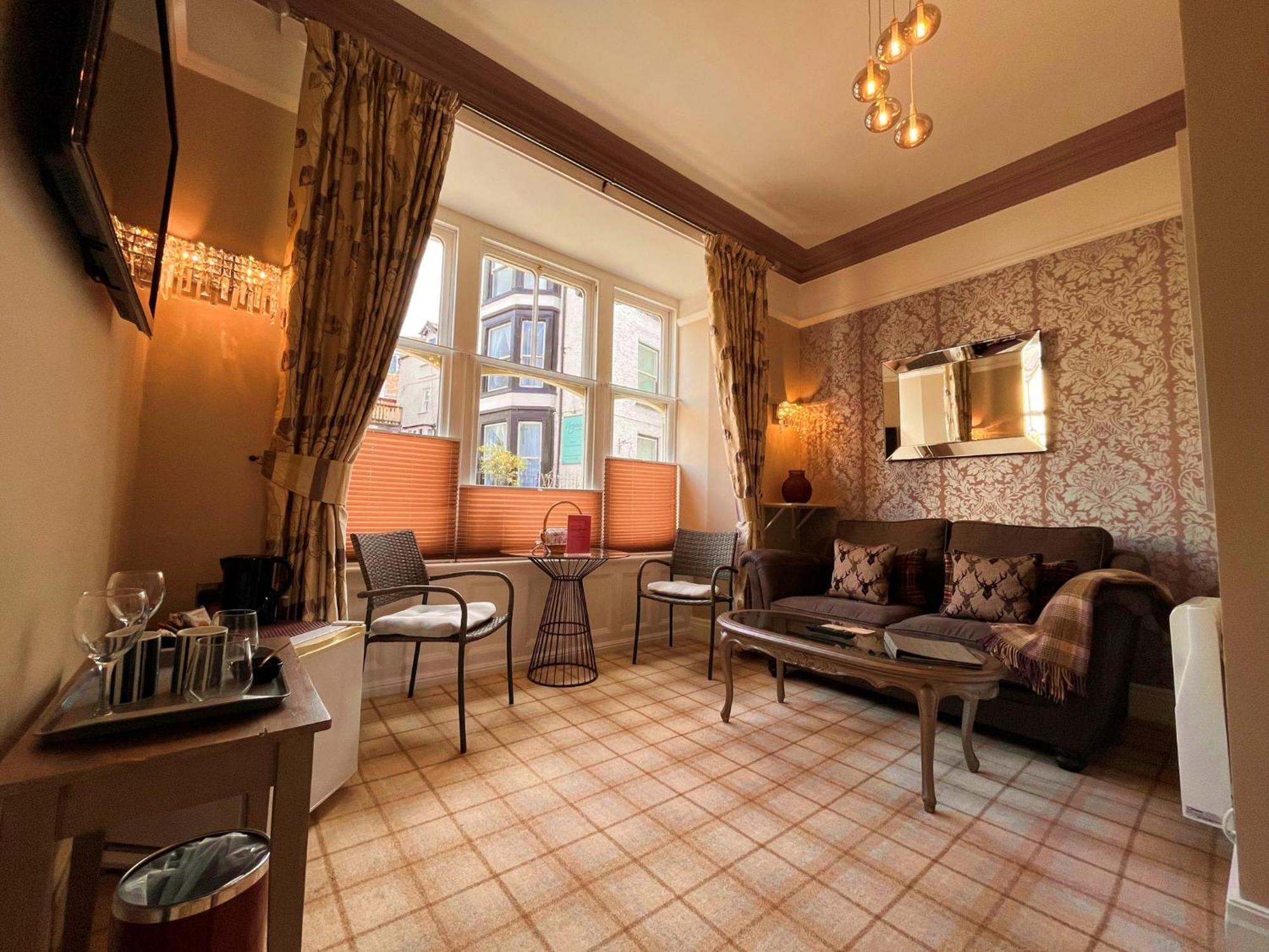 Bowness Bay Suites (Adults Only) מראה חיצוני תמונה