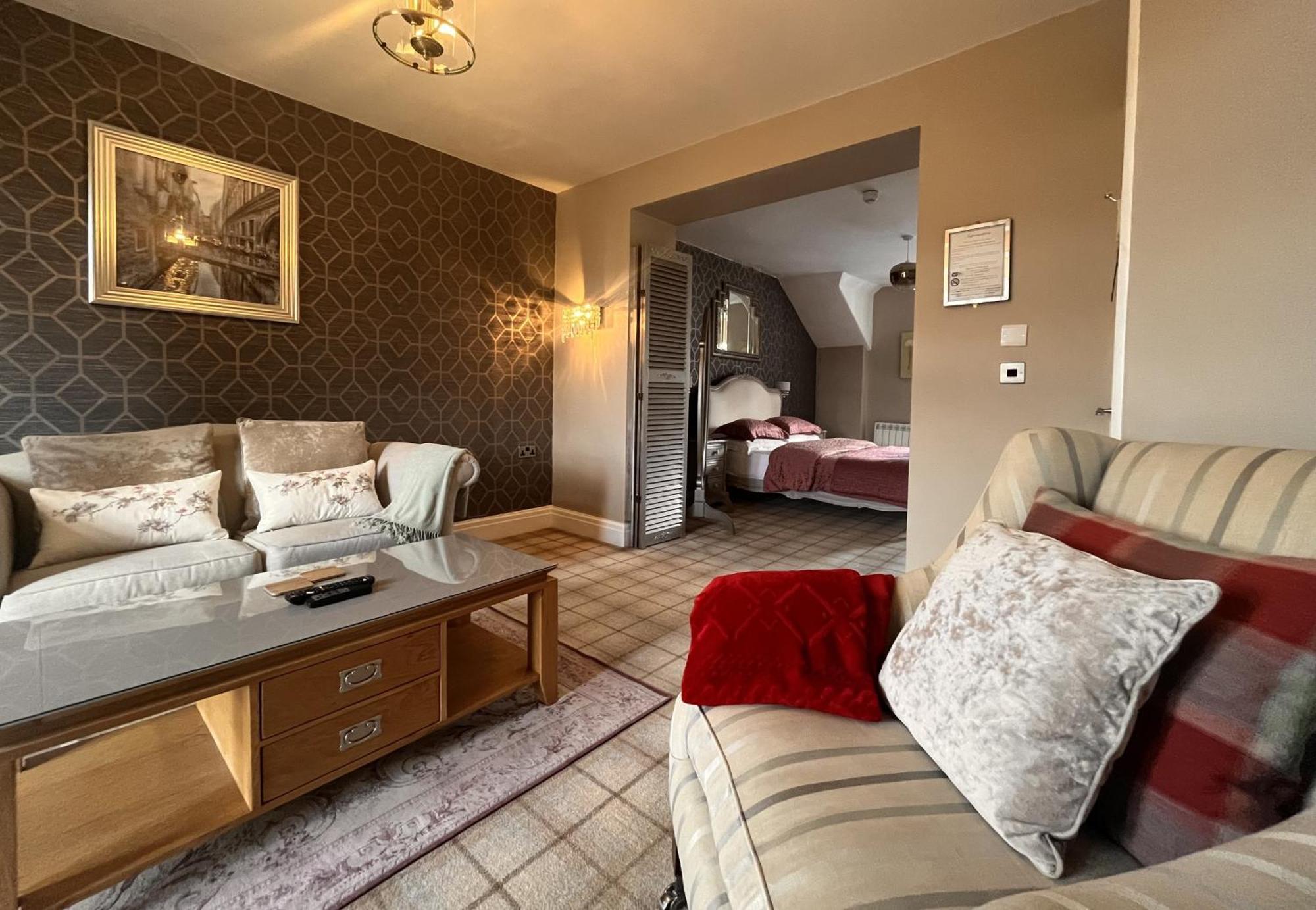 Bowness Bay Suites (Adults Only) מראה חיצוני תמונה